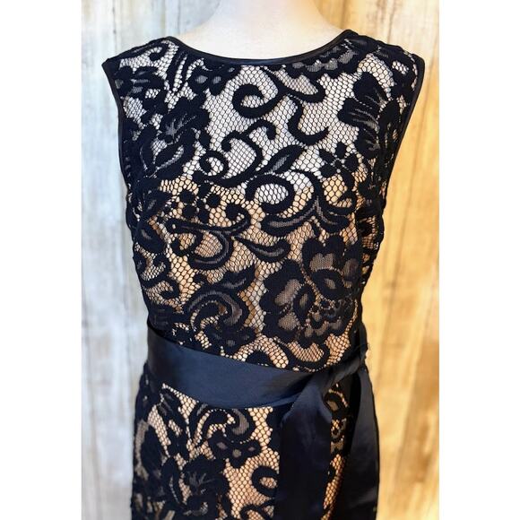 Betsy & Adam Navy Blue Lace and Taupe Evening Gown Size 6 - Picture 3 of 8